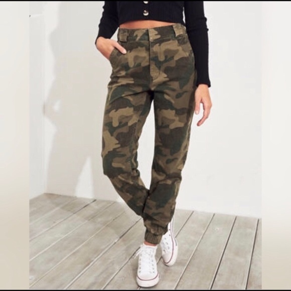 Hollister Ultra High Rise Camo Joggers